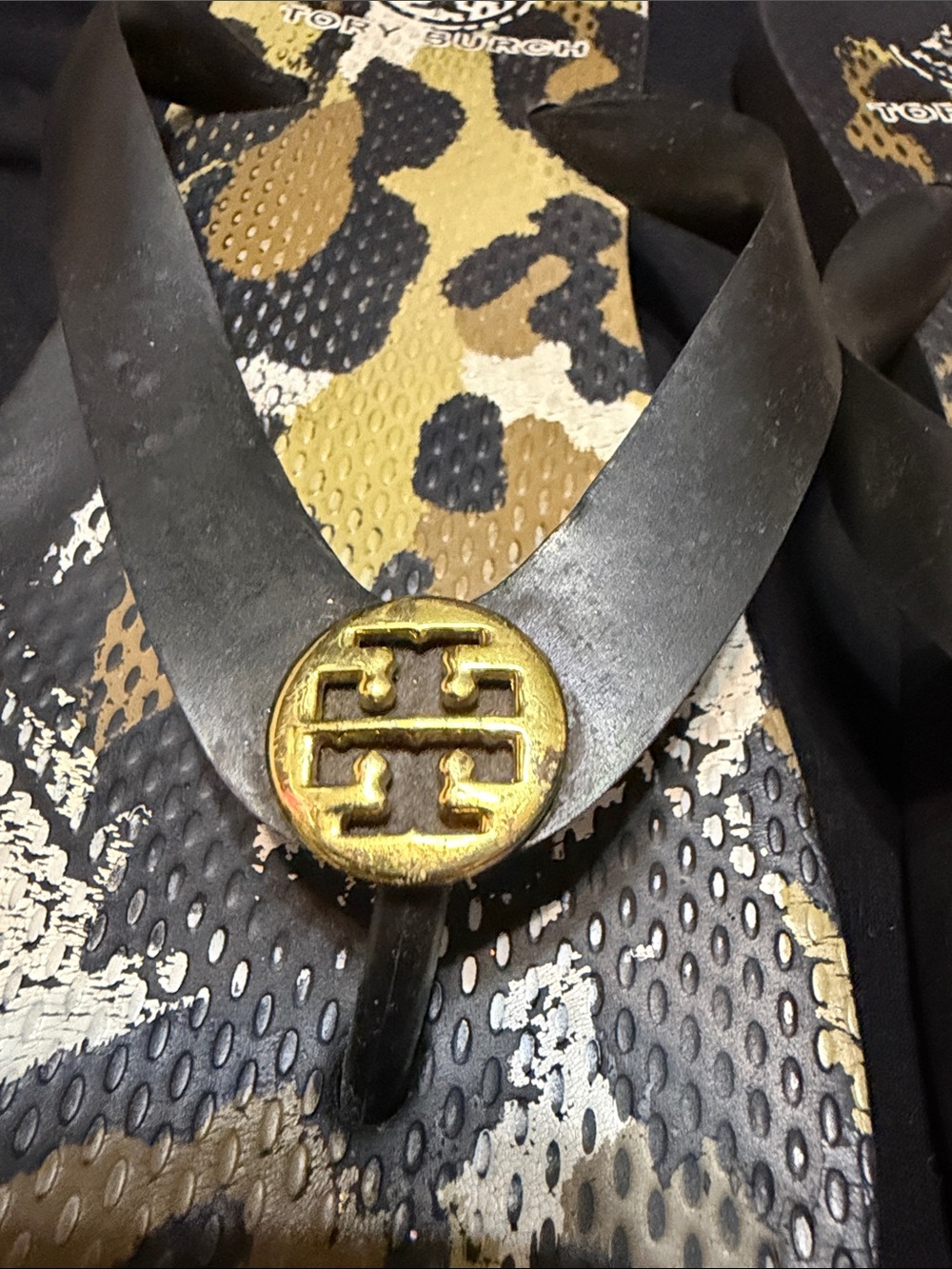 Tory Burch Leopard-Print Flip Flops with Black Straps and Gold Logo - Picture 5 of 5